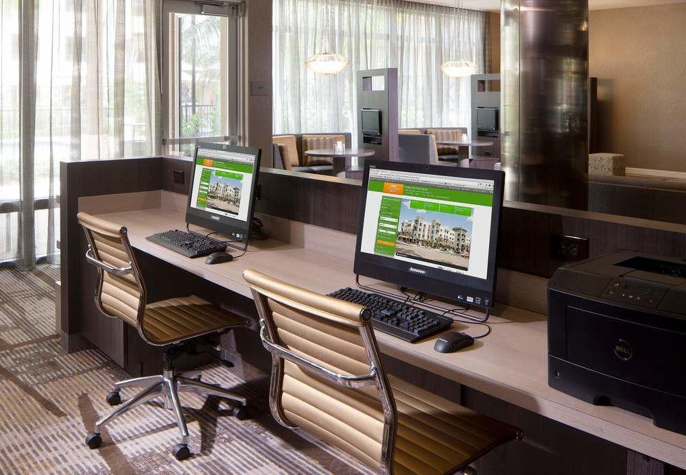 Courtyard By Marriott Palm Hotel