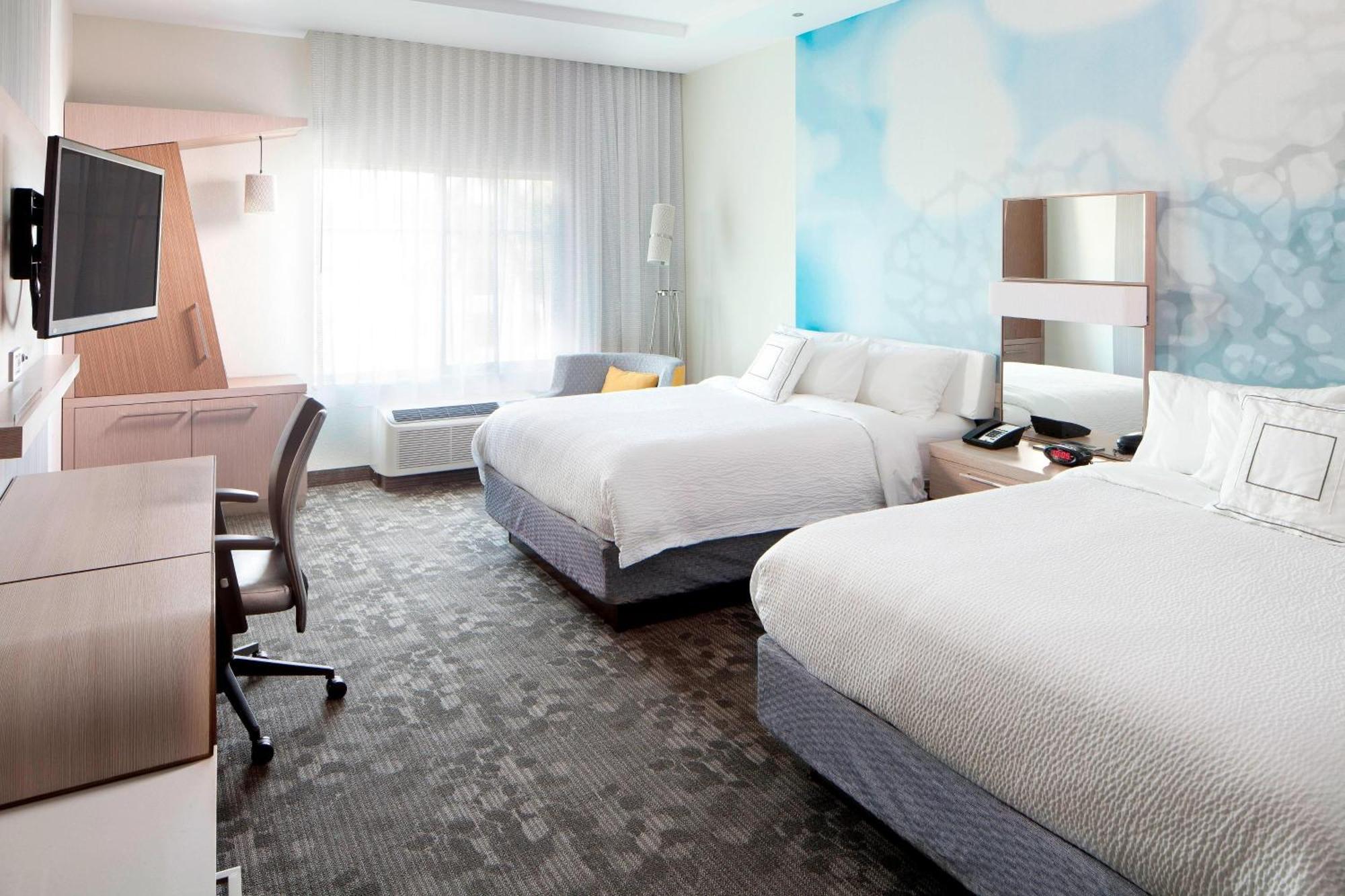 Courtyard By Marriott Palm