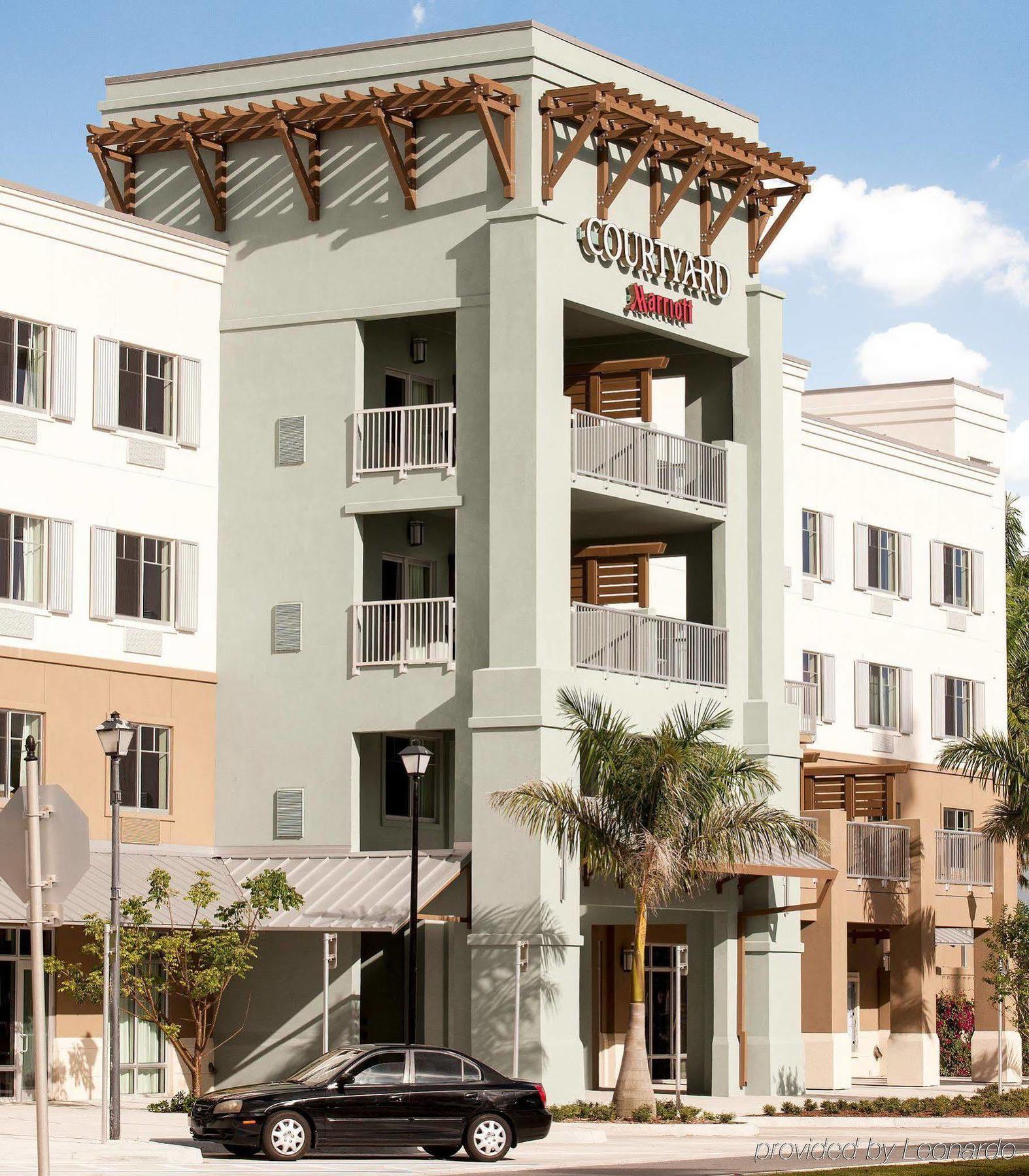 Courtyard By Marriott Palm