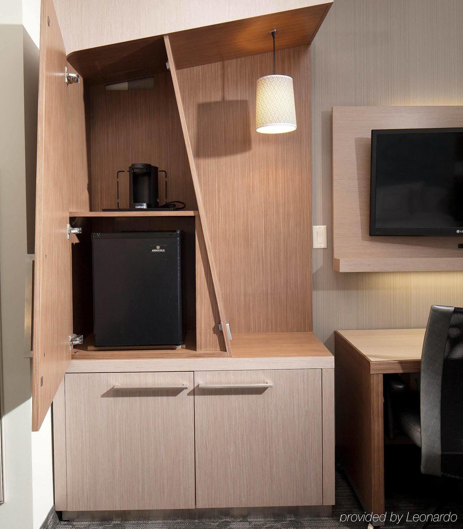 Courtyard By Marriott Palm